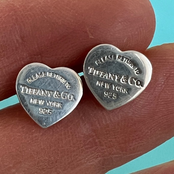 🔴Authentic TIFFANY & CO RTT Heart Stud Earrings 🔴 - Picture 2 of 8